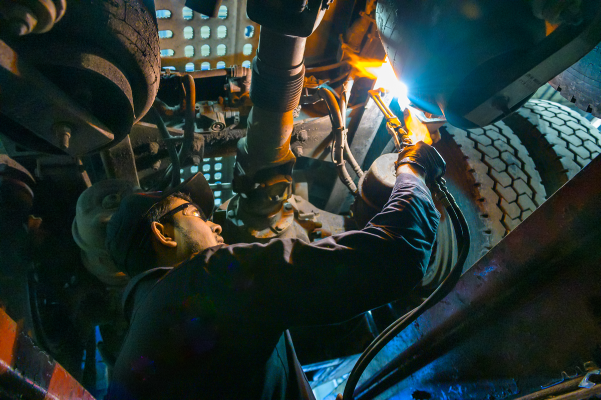 Bauer Built Tire & Service (Des Moines, IA) on TruckDown